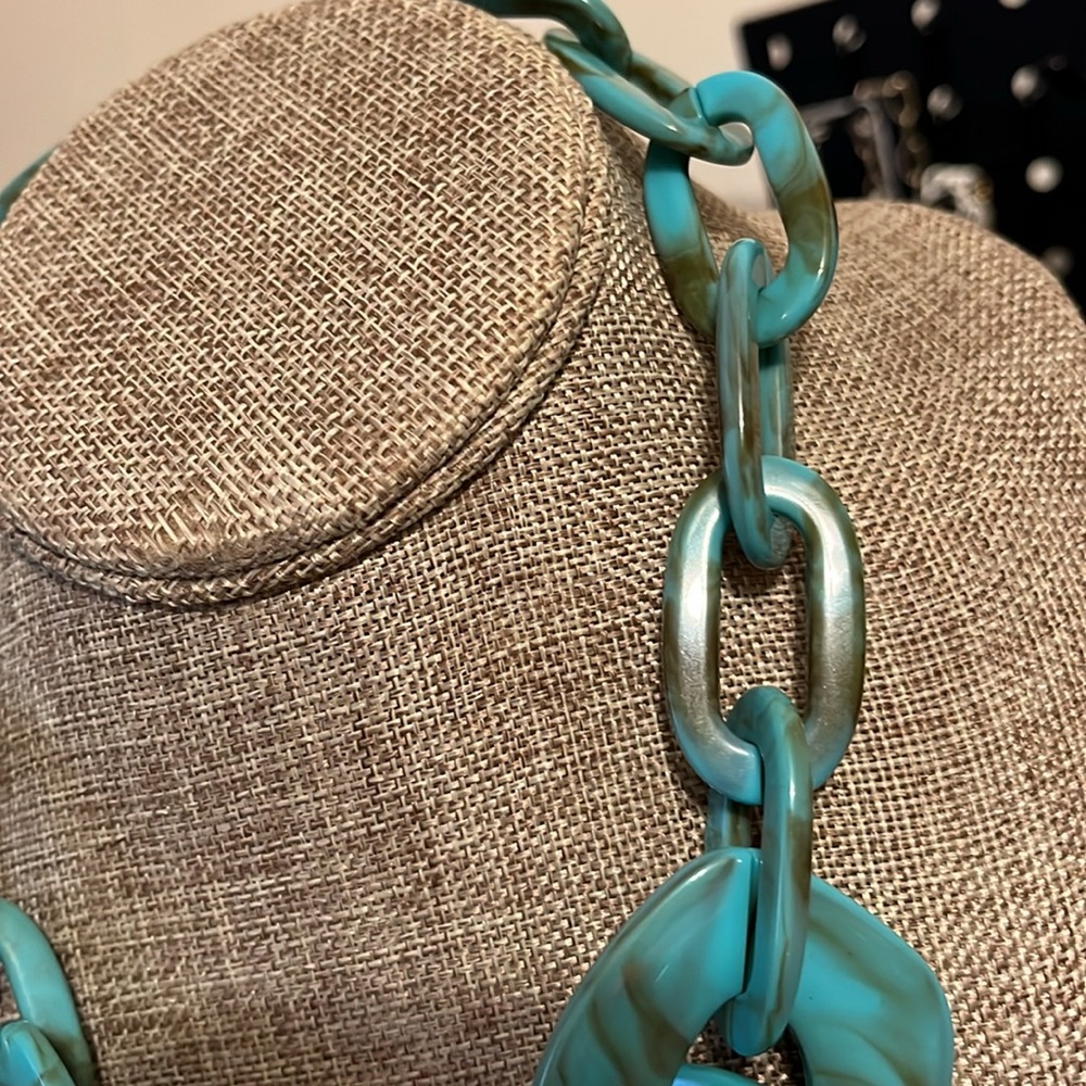 Turquoise color statement loop necklace - Picture 4 of 9